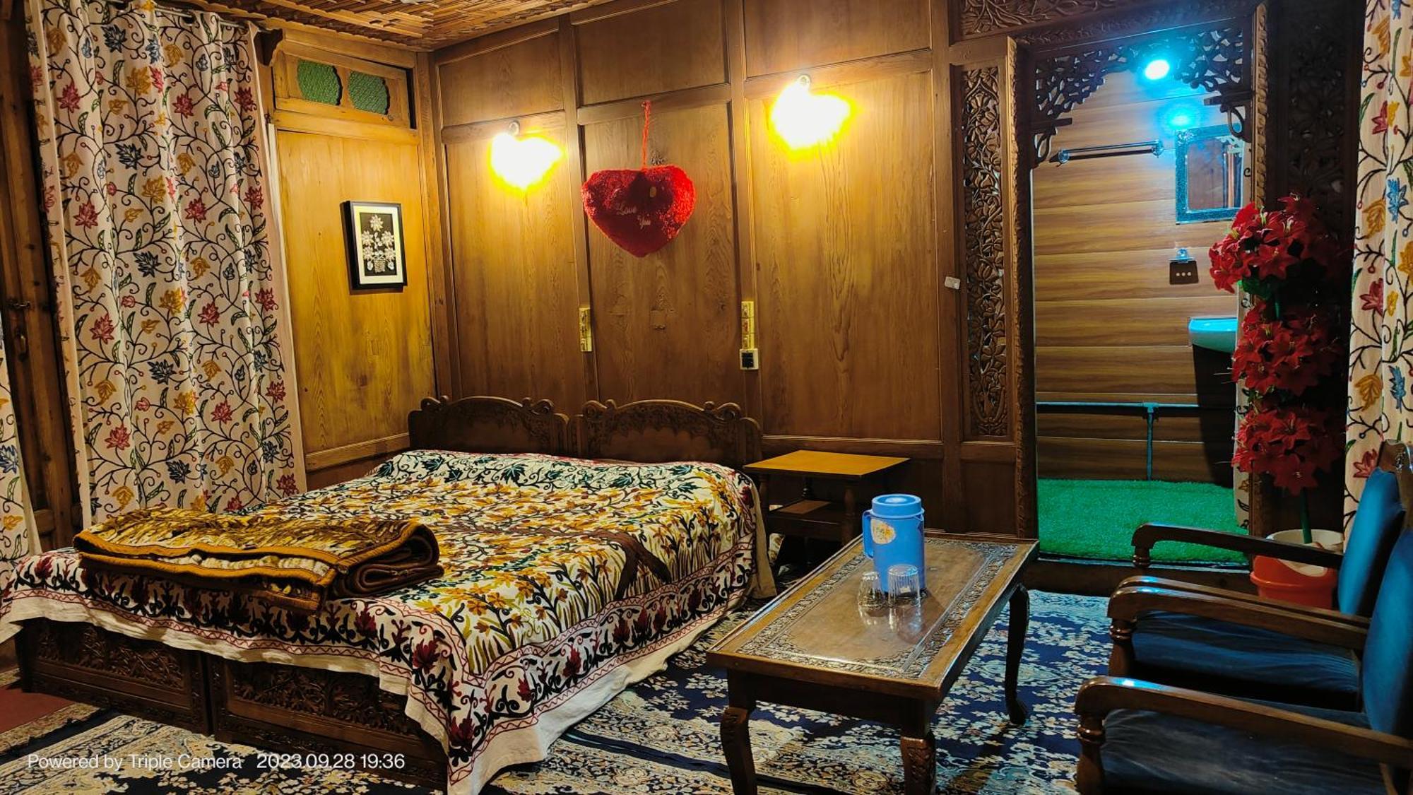 Houseboat Karima Palace Срінагар Екстер'єр фото