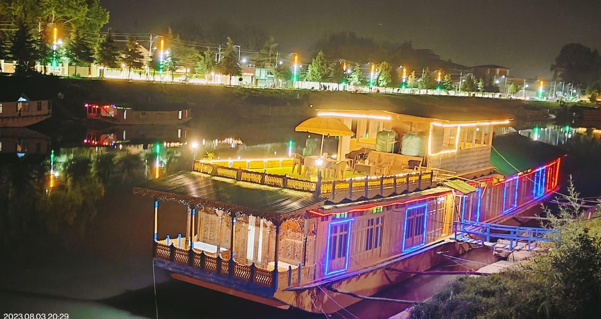 Houseboat Karima Palace Срінагар Екстер'єр фото