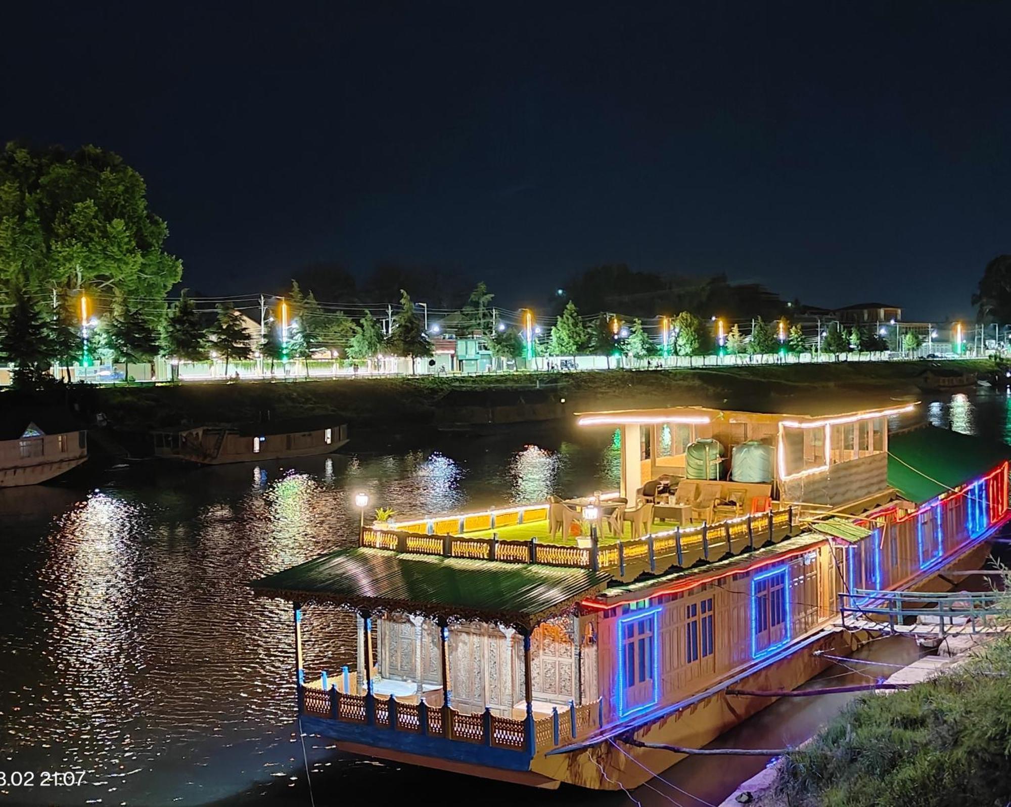 Houseboat Karima Palace Срінагар Екстер'єр фото