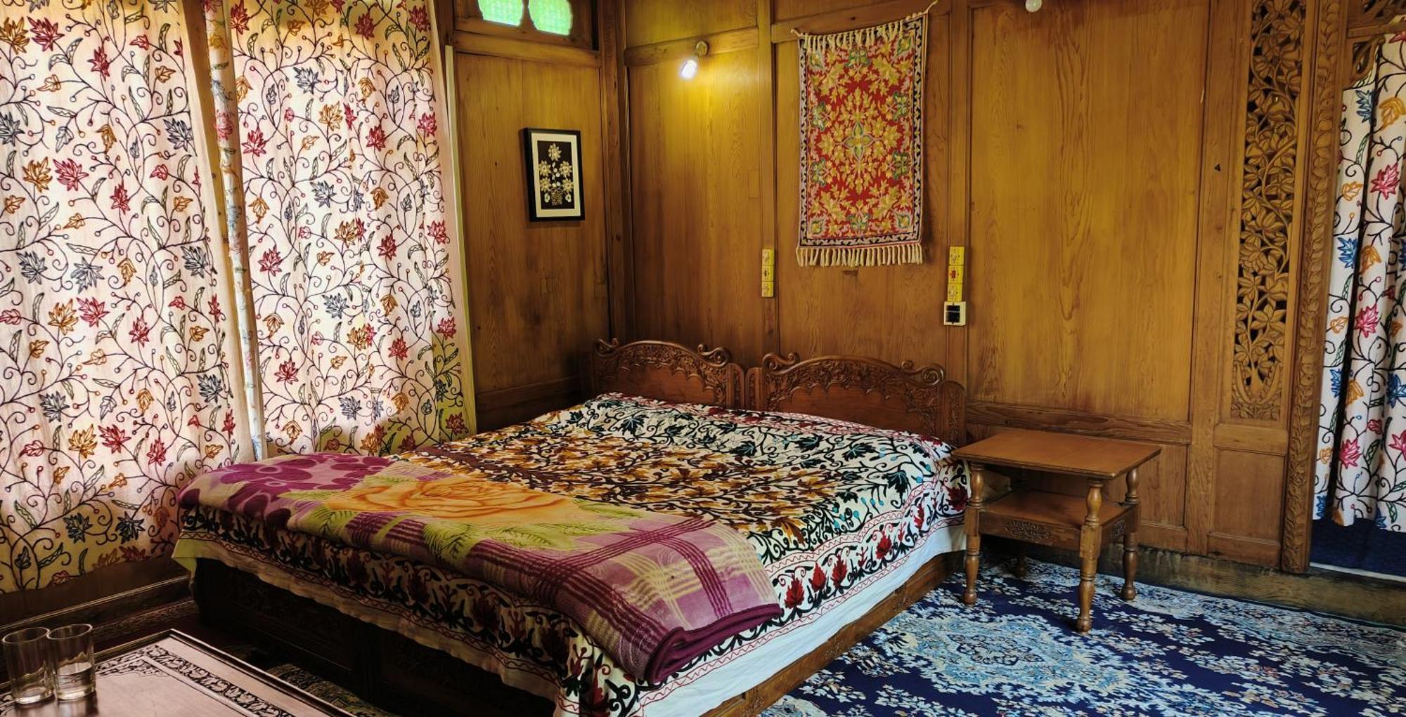 Houseboat Karima Palace Срінагар Екстер'єр фото