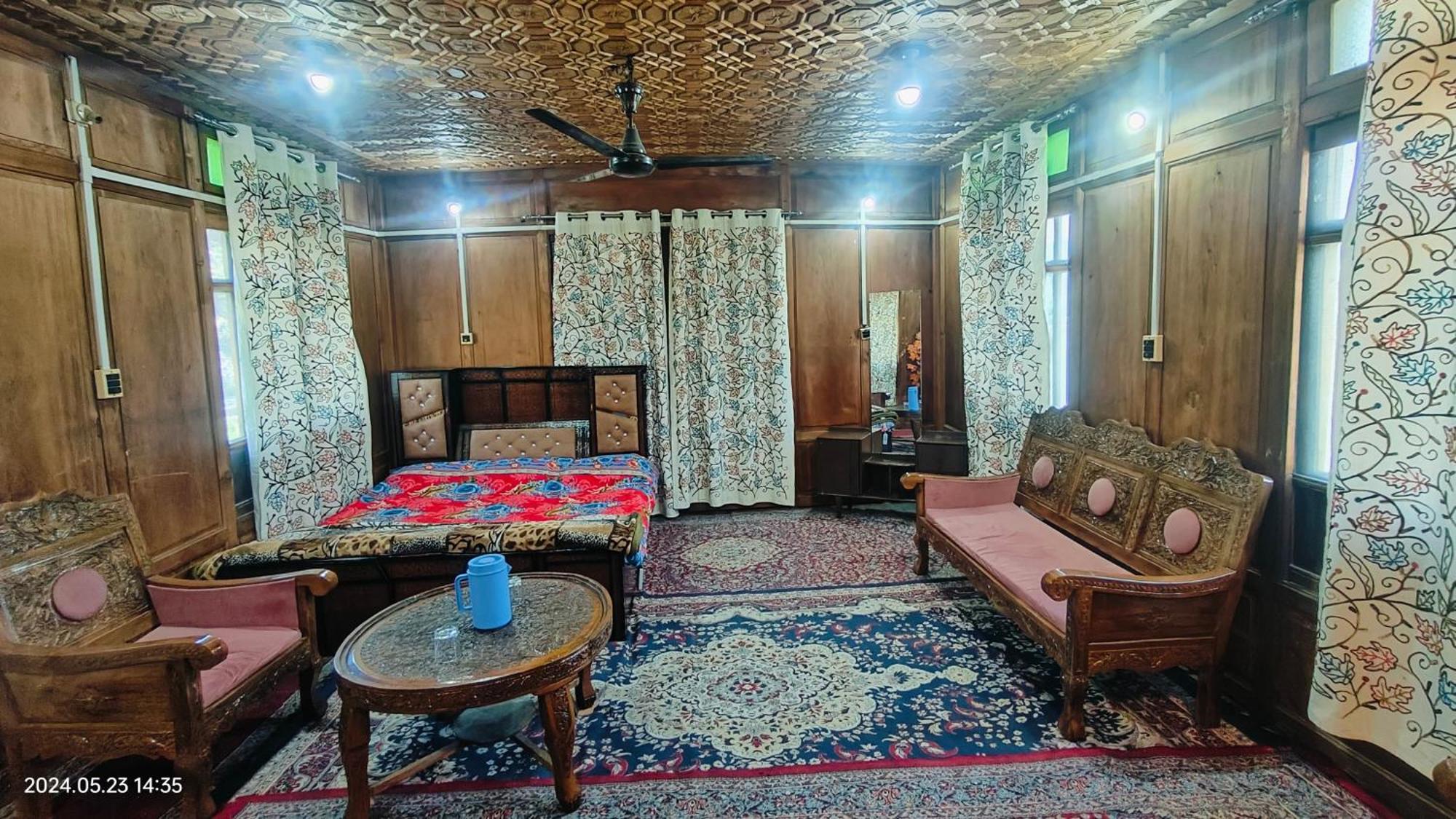 Houseboat Karima Palace Срінагар Екстер'єр фото